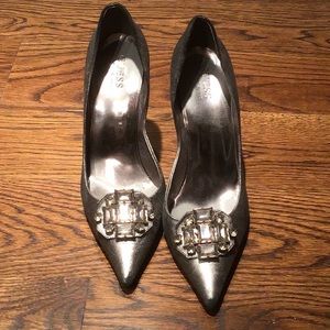 Guess dark silver distressed dress pump